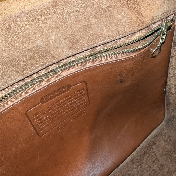 Vintage Coach Willis Leather Crossbody Bag in British Tan - Picture 13 of 16